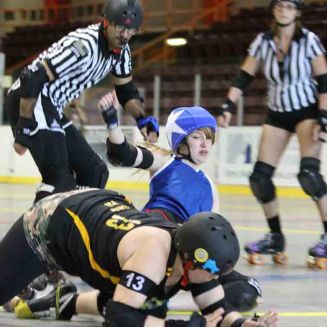 Atom Bombshell (blue) enjoys an in-game rivalry with Fredericton’s Edith Paf (black) // © Richard Lafortune